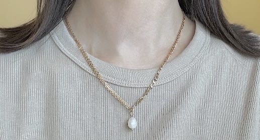 普段着に一粒パールネックレス