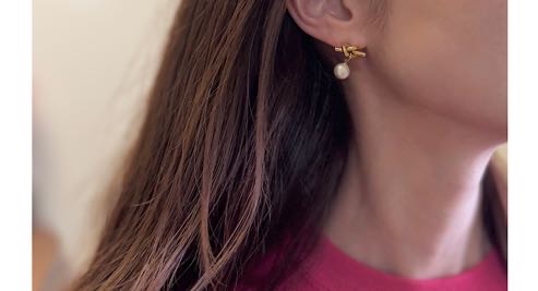 ニット×パールピアス　コーデ